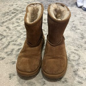 Chestnut UGG mid hight boots.*PRICE IS NEGOTIABLE*